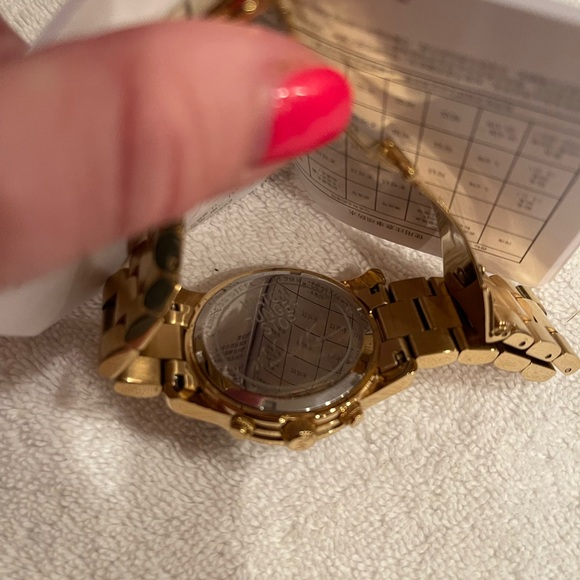 Michael Kors Hunger Stop Gold Watch - Picture 10 of 10